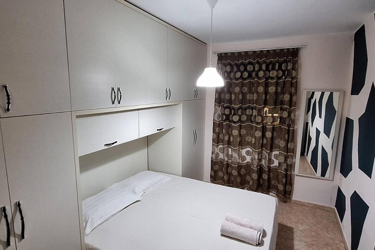Promenade Apartment In City Centre Μπεράτ Εξωτερικό φωτογραφία