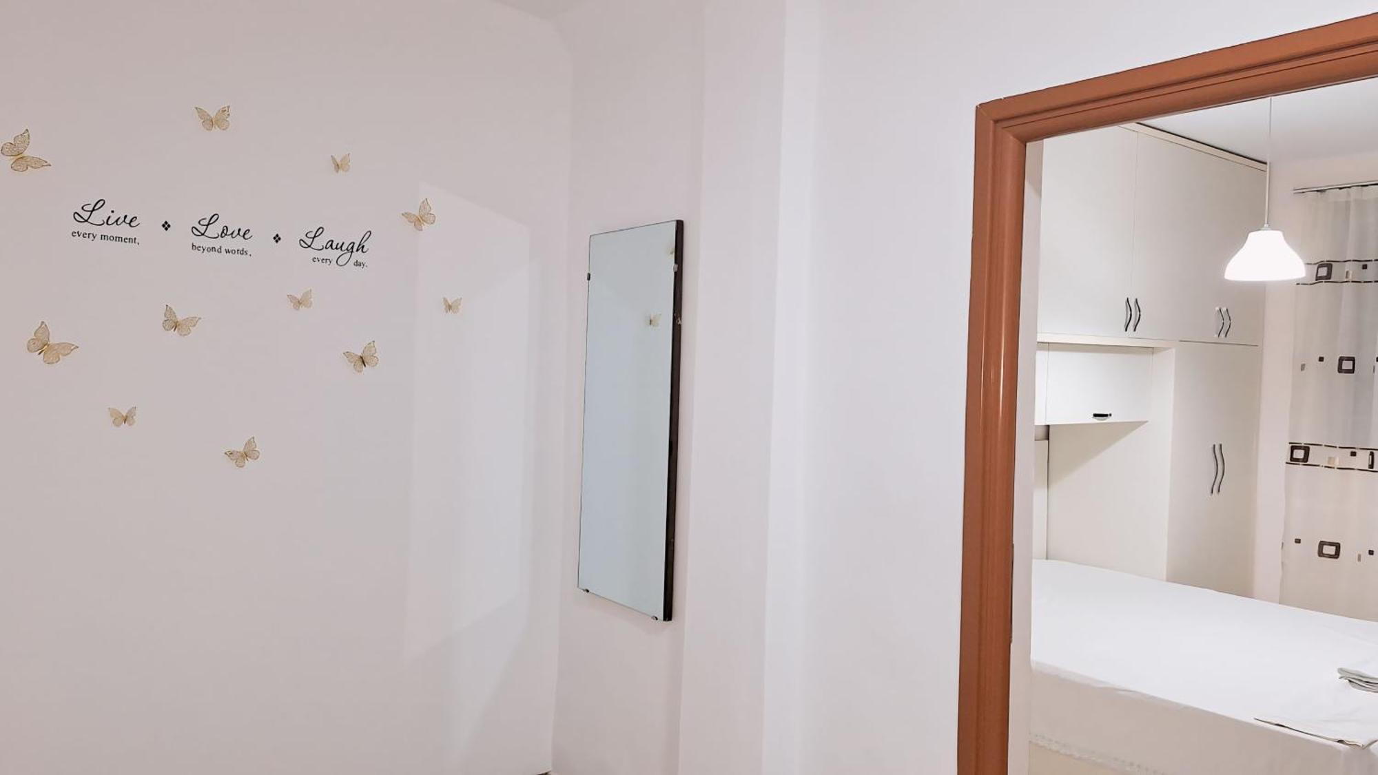 Promenade Apartment In City Centre Μπεράτ Εξωτερικό φωτογραφία