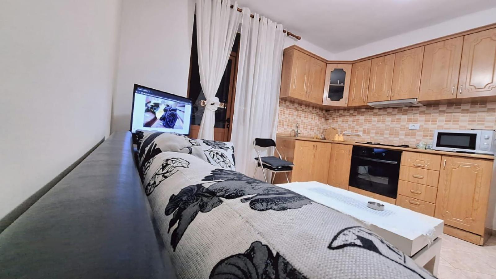 Promenade Apartment In City Centre Μπεράτ Εξωτερικό φωτογραφία