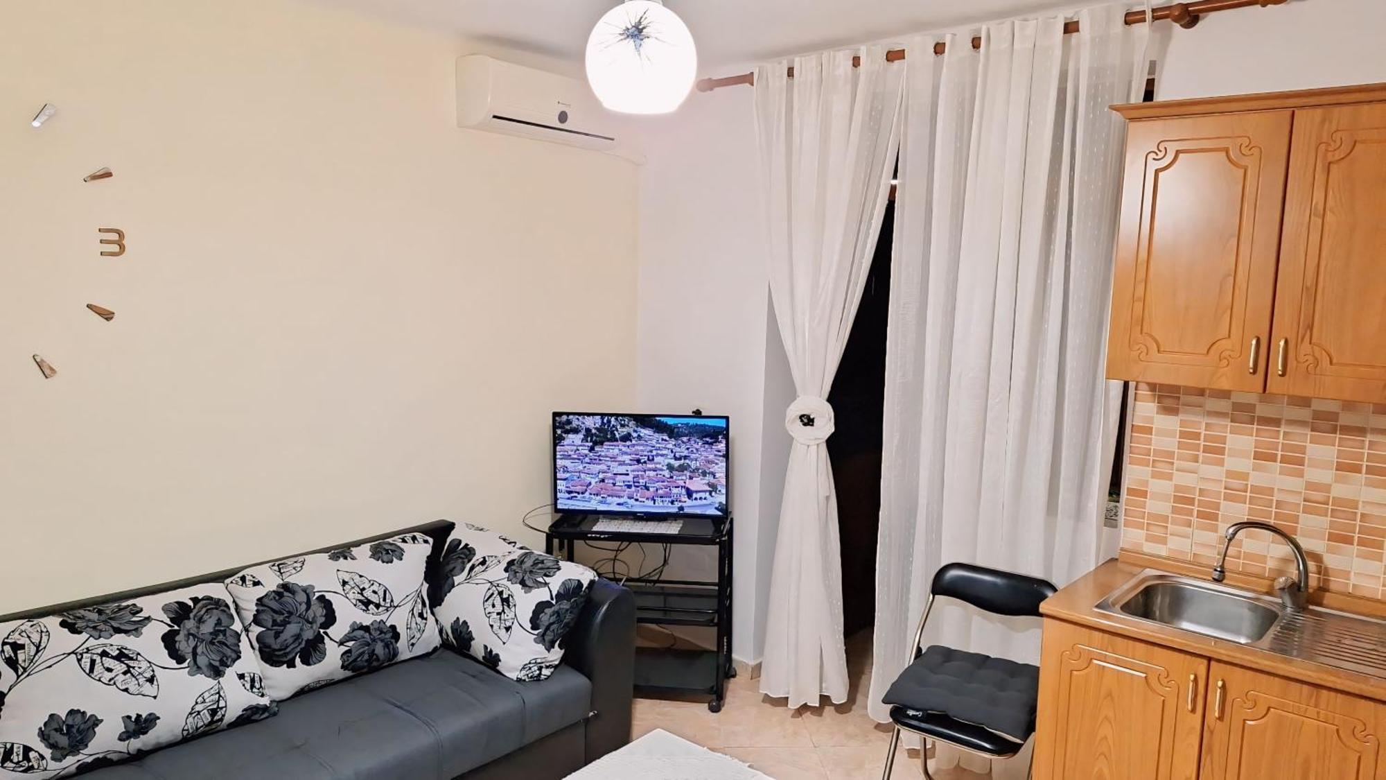 Promenade Apartment In City Centre Μπεράτ Εξωτερικό φωτογραφία